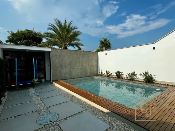 Casa para venda com 05 suítes no condomínio Rio Mar Barra da Tijuca.