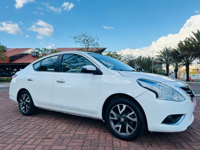 Nissan Versa SL 1.6 16V Flexstart 4P Aut. 2017