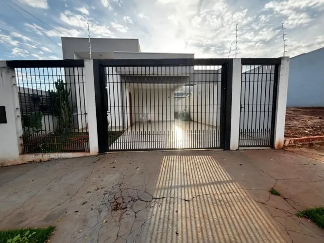 Casa com 2 Quartos, 80 m² e 2 Vagas - Jardim Paulista III, Maringá/PR