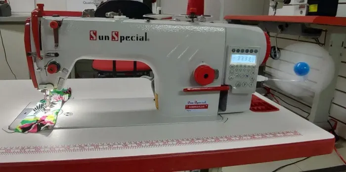 Maquina de costura reta eletrônica
