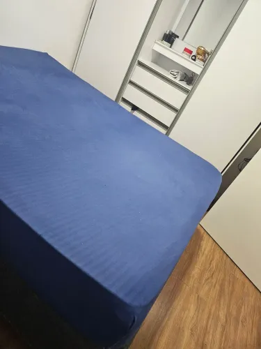 cama de casal e guarda roupa