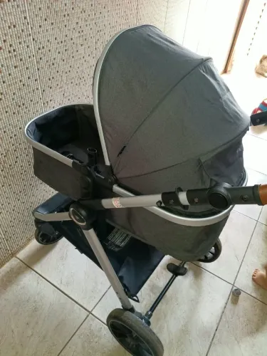 Vendo carrinho de bebê estilo Moisés + cadeira de alimentação