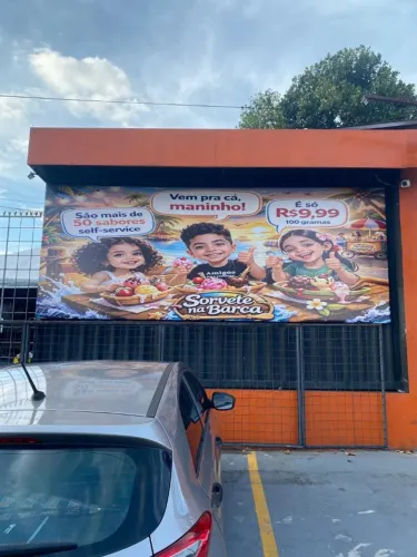 Placa em lona em grande formato