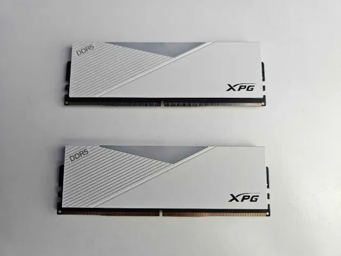 Memória RAM 32GB DDR5 6000Mhz CL40 XPG Lancer RGB Branca 2x16GB