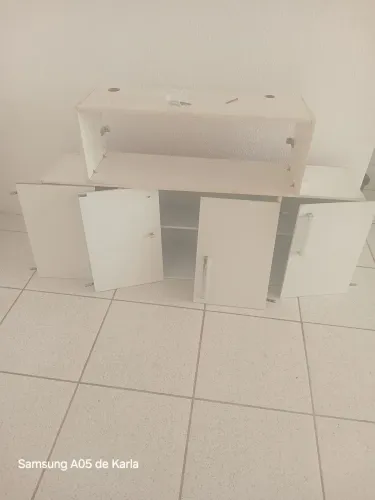 Vendo um armário de cozinha e um nicho