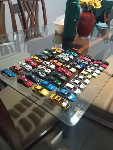 Vendo vários Hotwheels e Matchbox