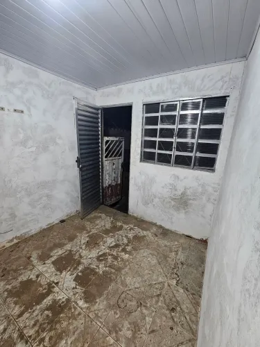 Vendo casa em área verde com mais de 35 anos de ocupação