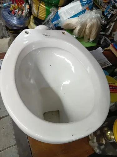 Vaso  sanitário novo de louça infantil 