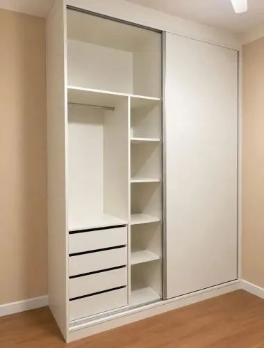 Roupeiro Amplo Com Duas Portas De Correr A 2.40 M X L 1.60 M
