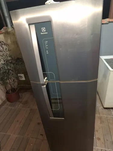 Geladeira Inox Electrolux com 3 meses de garantia