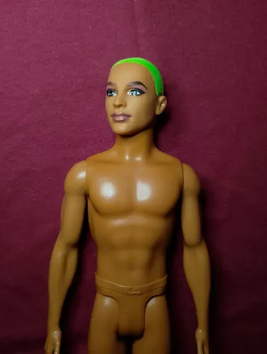 Boneco Ken Moreno