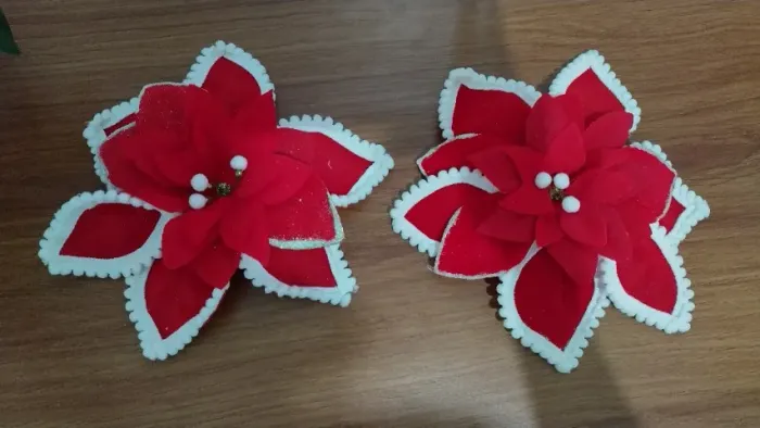Flor bico de papagaio com bolinha (Natal)