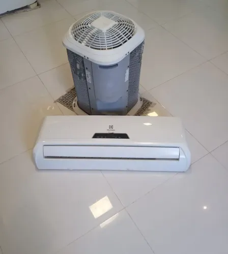 Split Eletrolux 12.000 BTUs *