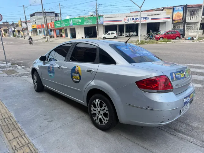 Fiat Linea Essence Dualogic 1.8 Flex 16V 4P 2012