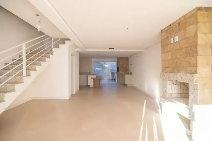 Casa com 120m², localizada no bairro Jardim Itu em Porto Alegre/RS.