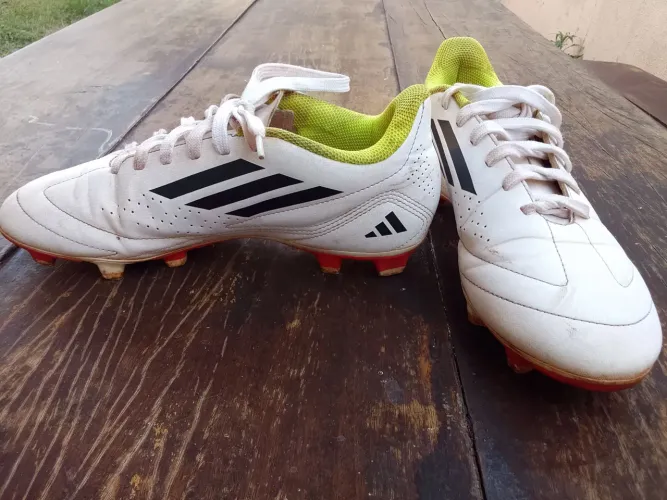 Chuteira Adidas 38