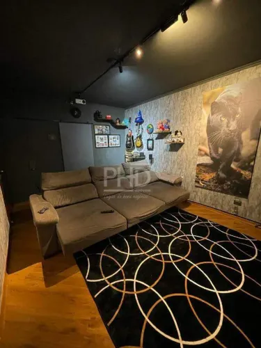 Sobrado de 215 m² com 4 Dormitórios, Suíte, Quintal e Churrasqueira no Jardim Las Vegas -