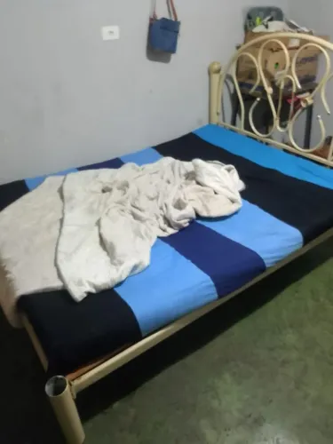 Vendo essa cama de casal barato