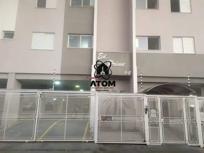 Apartamento com sacada à venda em Taubaté.