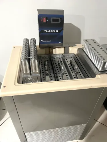 Máquina de picolé e gelo saborizado Finamac Turbo 8