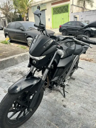 Yamaha FZ25 2022/2023 Preta - 17.000 km - Excelente Estado