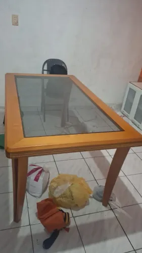 Mesa Massaranduba e vidro 