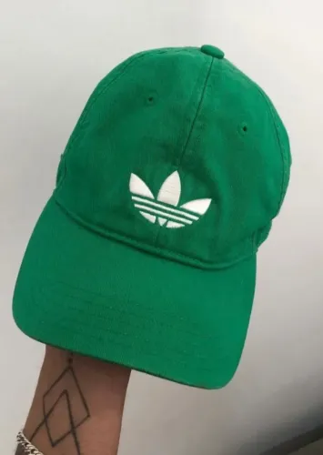 Boné ADIDAS original . Usado uma vez