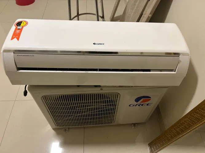 Ar-condicionado Gree 12.000 BTUs - Ótimo estado + suporte