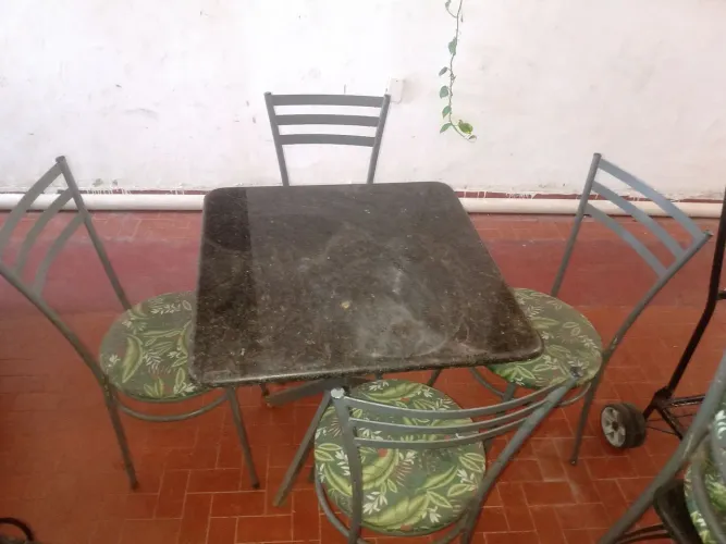 Mesa mármore 4cadeiras conjunto