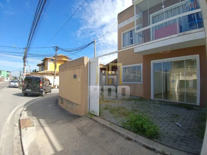 Casa/apto independente de frente para rua no Mariléa, 2 quartos, excelente espaço externo