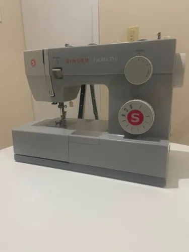 Maquina de costurar Singer 