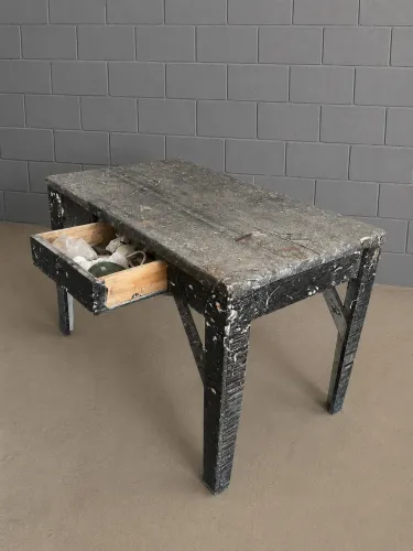 Vendo mesa/bancada de madeira pra trabalho