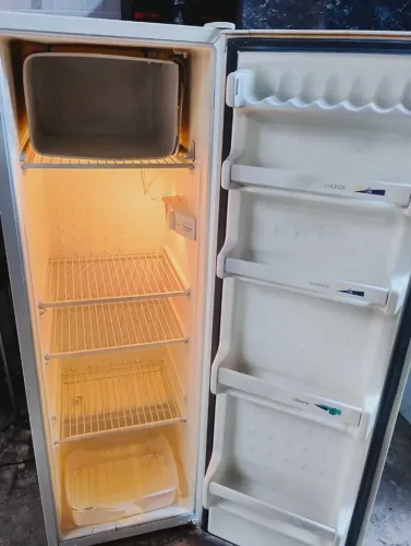 (ENTREGO SEM TAXA) GELADEIRA CONSUL SLIM 230 LITROS,110 WTS.