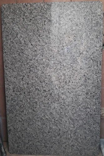 ? Tampo de Granito Cinza Polido - 1,20 x 0,75