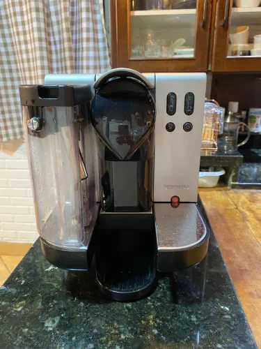 Venda Cafeteira De'Longhi Nespresso Lattissima - café, cappuccinos e lattes.