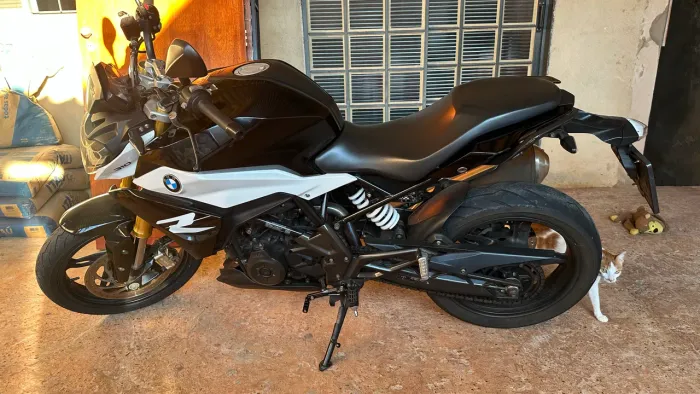BMW 310R 2021