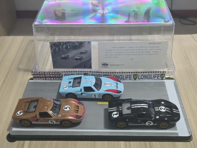 Kit c 3 miniaturas Ford gt40 campeões le mans 1966+pista+acrílico+certificado