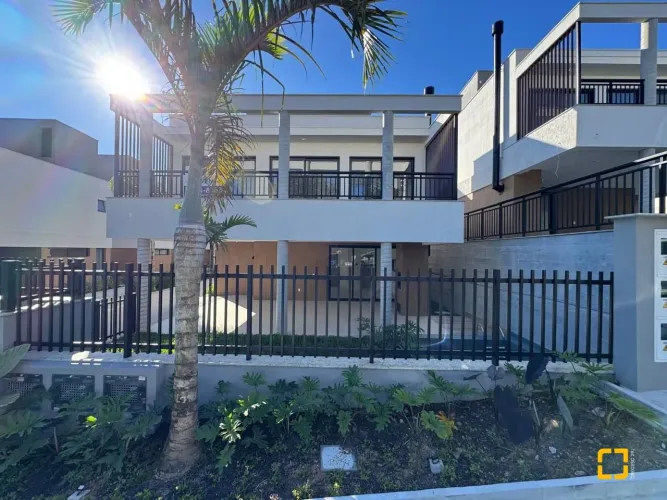 Casa de alto padrão a venda em condomínio residencial no Cacupé, Florianópolis/SC
