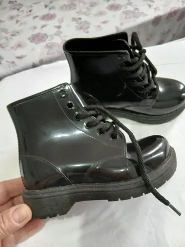 Botinha infantil só 30 reais