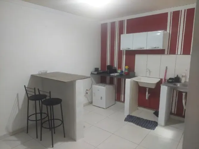 alugo apto tipo kit net, com 1 quarto no centro comercial