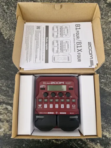 Pedaleira de Baixo Zoom B1 FOUR - Nova na Caixa