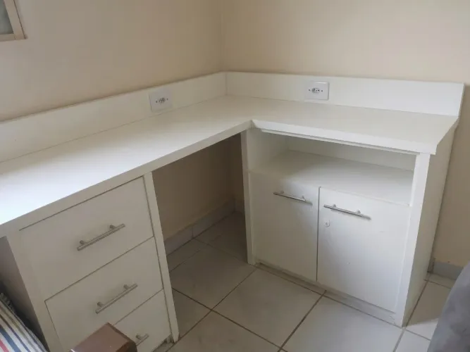 Mesa escrivaninha bancada em L