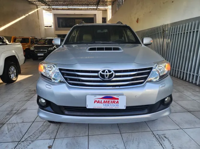Toyota Hilux SW4 SRV D4-d 4X4 3.0 TDI Dies. AUT 2014