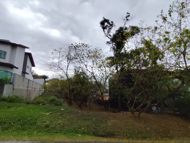 Terreno à Venda no Condomínio Arua