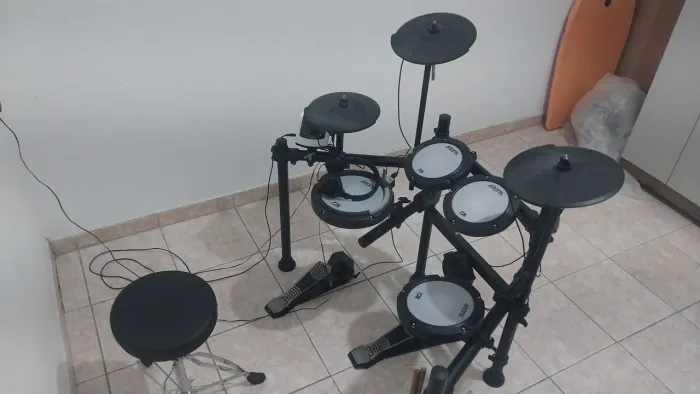 Bateria eletronica usada  Aroma 