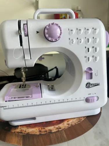 Mini máquina de costura