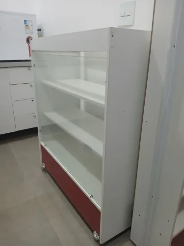 Vitrine M/G farmácia/drogaria/loja