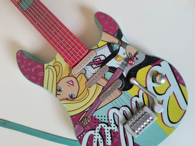 Guitarra da Barbie a Pilha
