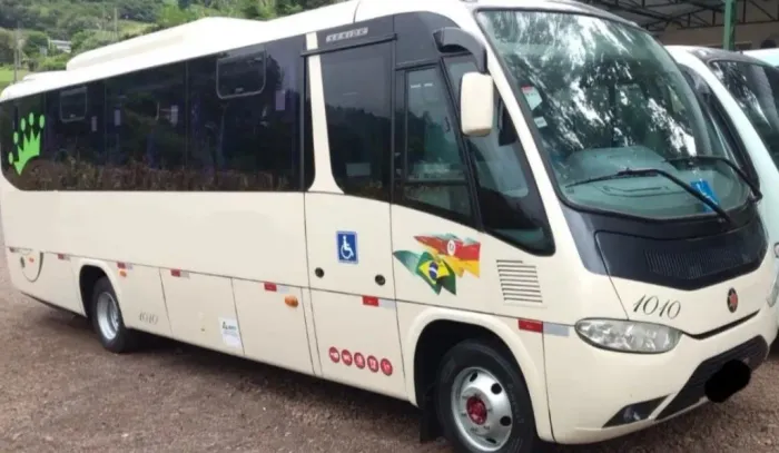 Micro Ônibus MB Sênior com WC e Frigobar - Ano 2013