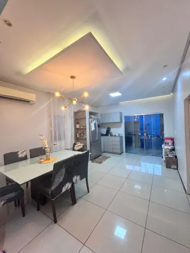 ? VENDE-SE CASA ESPAÇOSA E CONFORTÁVEL ? Excelente oportunidade! Casa ampla, perfeita p